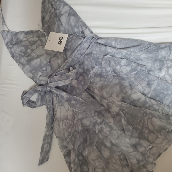 Brand new selfie dress - Picture 3 of 3